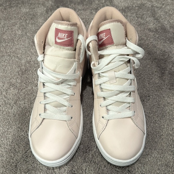 Brand New Pink and white Womens Nikes Size 6.5 - Picture 3 of 8